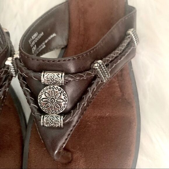 Rialto Comfort Brown Sandals. Size 6M - Picture 8 of 14